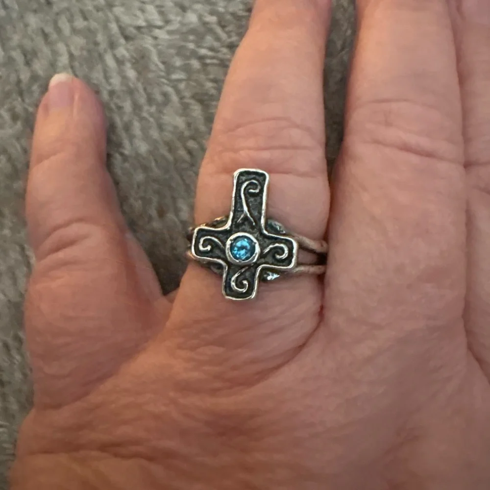 GUC cross Or Paz ring made in Israel. Size 8 stamped .925